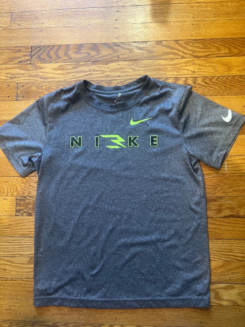 Nike Boys Athletic Performance Shirt size L